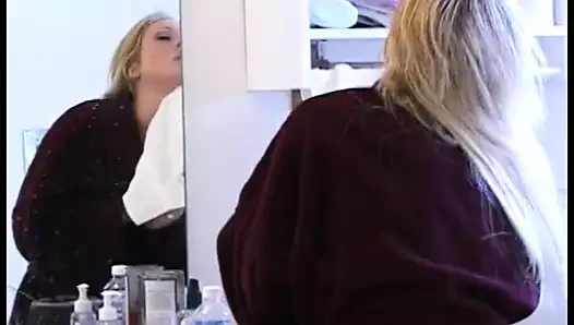 Bir azgın sarışın bomba berbat bir sert horoz ve verir onu göt