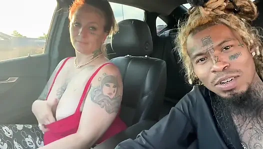 Sallanan beyaz pawg orta yaşlı seksi kadın lotuss kraliçesi büyük zenci yarağı üzerinde yukarı ve aşağı sekiyor