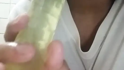 Islak tişörtlü azgın orta yaşlı seksi kadın