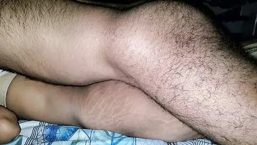 Hintli üvey erkek kardeşim beni sikiyor