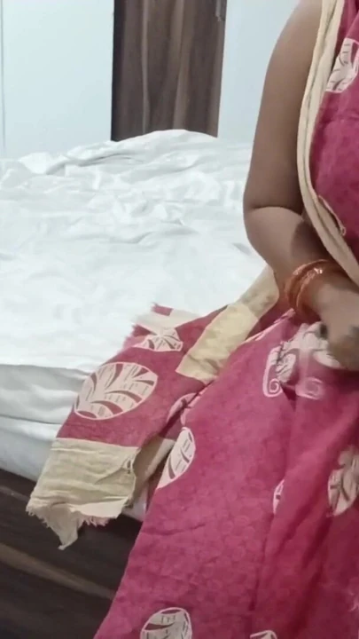 Captivating moment from "Chori chori chup chupke se kabita chut me ungli kar rahi thi"