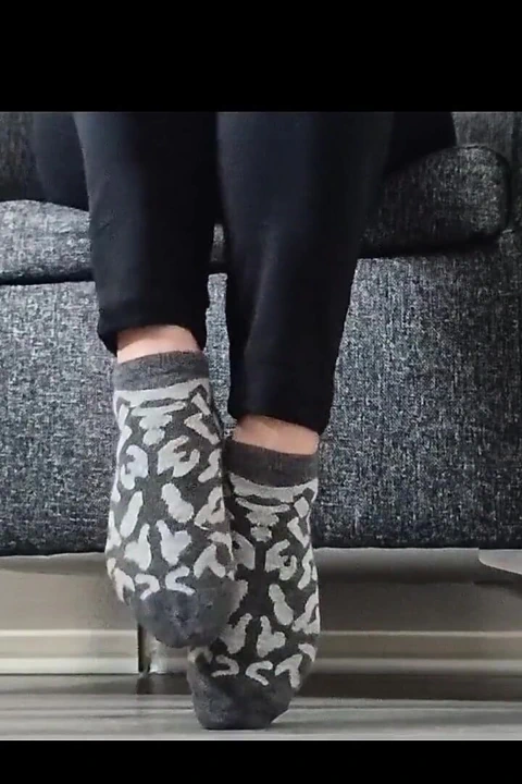 Ayak bileği çorapları modellik yapıyorum.