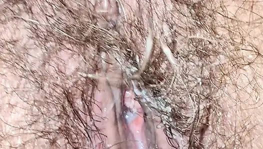 İçine boşaldıktan sonra kıllı amcık oyuncağı