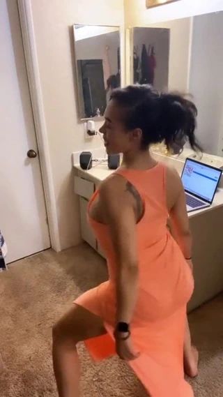 Büyük götlü twerk yapıyor