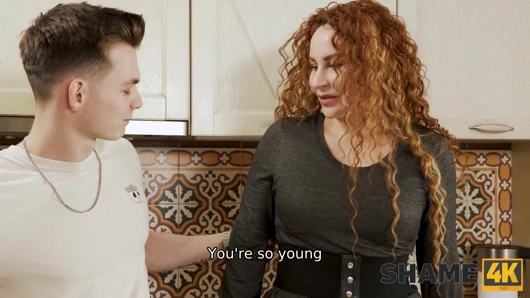 Utanç4k. güzel milf harika bir komşu olmaya çalışıyor