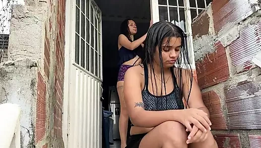 Ailem bir geziye çıktığında odada üvey kardeşimle sikişiyorum