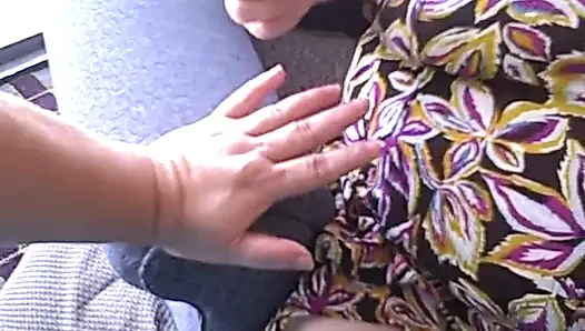 Senin için el losyonu ve kırmızı oje uygula