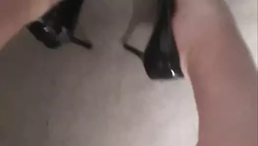 Sert yağlı horoz içinde topuklu