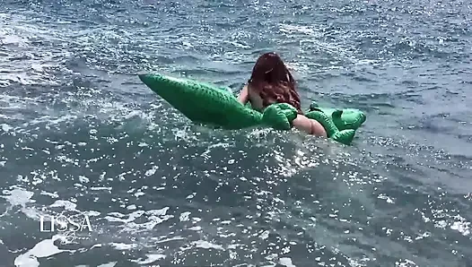 Vlog Lissa Brown, Özel Video Çekmek İçin Çıplak Plajına Gidiyor