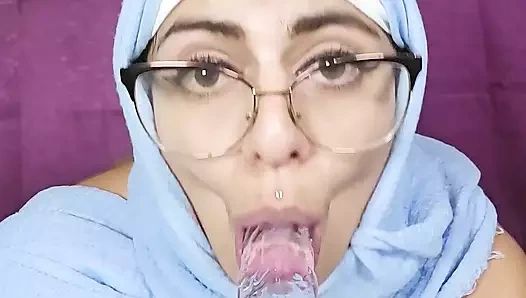 Özensiz transparan oral seks ve mia niqab'ı sikiyor