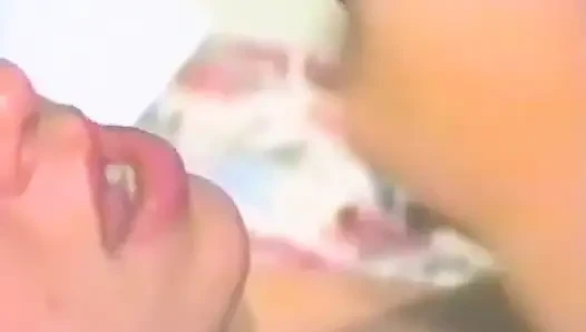 İki zenci adam kıllı bir sarışını sırayla alıyor