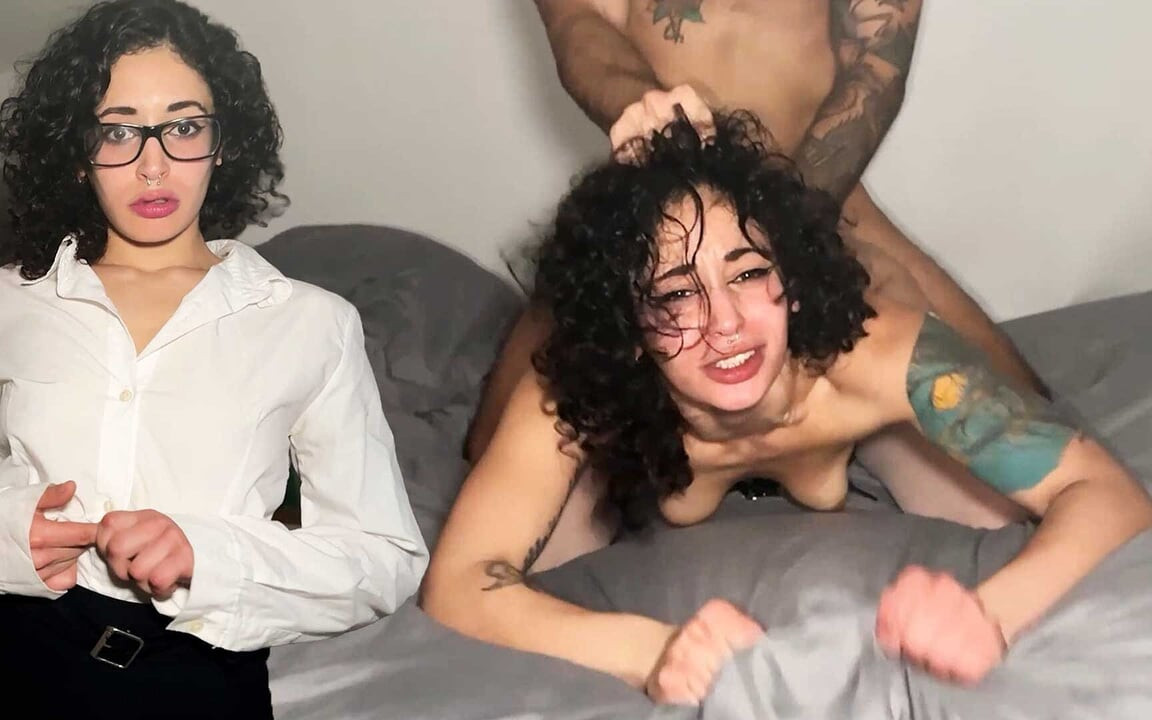 İTAATKİN SEKRETER BDSM SERT SEKS, YÜZ SEVİŞME, ŞAPLAK, TAKIMAT VE AYAK FETİŞİ ALIYOR!