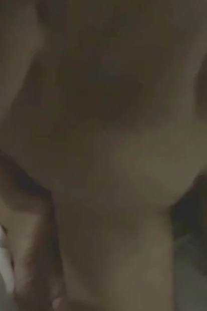 Я горячая жена, и мой муж пригласил незнакомца, чтобы осуществить его фантазию о том, чтобы быть куколдом