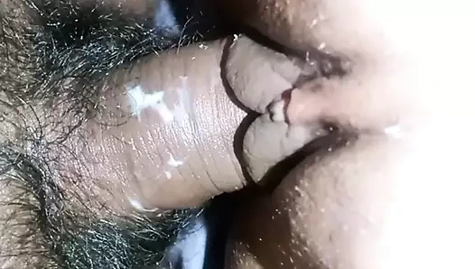 Yeni Hintli üvey baba üvey kızını karısıyla karıştırıyor ve amına boşalıyor (5)