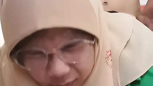 Stepmom gets hard before her husband comes back