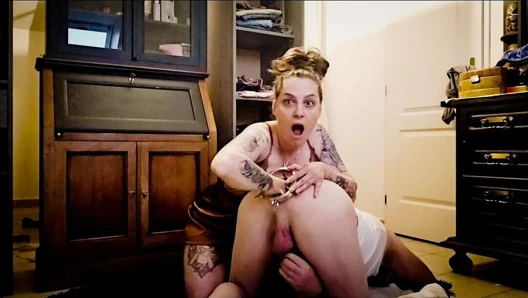 Kadın egemenliği spekulum anal retraktörle anal yumruk sokma