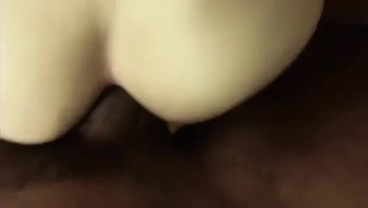 Shemale tarafından göğüslere büyük boşalma