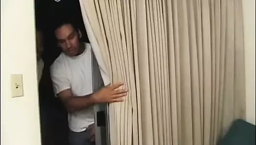 Tombul orospu siyah damızlık ve üvey kardeşi sikikleri!