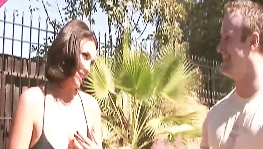 Büyük memeli ev kadınları sahne 2_brunette, ev hanımı kaslı komşusunu sikmeyi seviyor