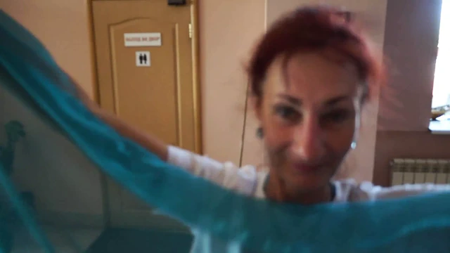 Otel merdiveninde dans