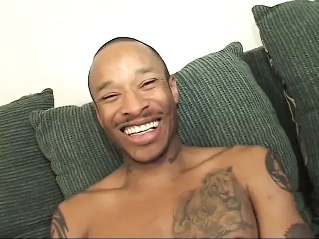 Sexy bbw sténá, když obrovská tvrdá černá tyč šuká její růžovou těsnou kundičku