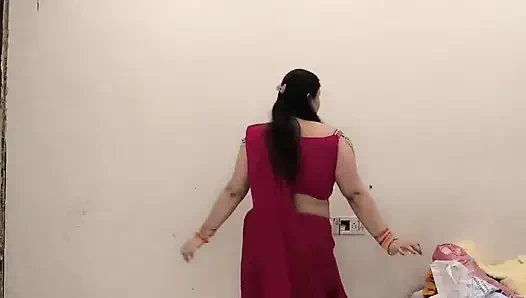 Büyük göğüslerle oynayan amcığı parmaklıyor