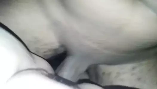 Poundin kıvrımlı bir kadın