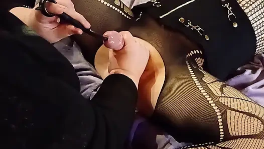 Sahibe dilatörle kadın kılıklı iri göğüslerini siken kadın