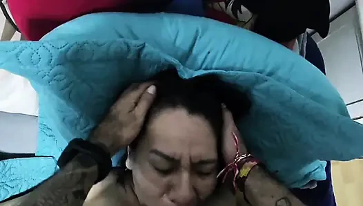 Komşumun taze tıraşlı vajinasını yedim