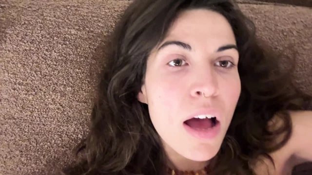 Gelene kadar beni yaladı, beni sert sikti ve boşalıyor