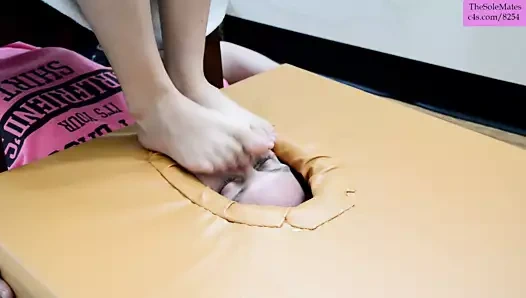 Tsm - dylan rose üzerimde bir ayak boğma kutusu kullanıyor