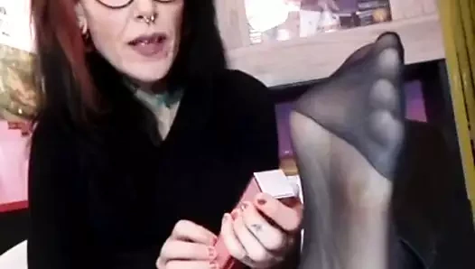 Miss Wagon - Apro il pacco con i regali del mio moneyslave