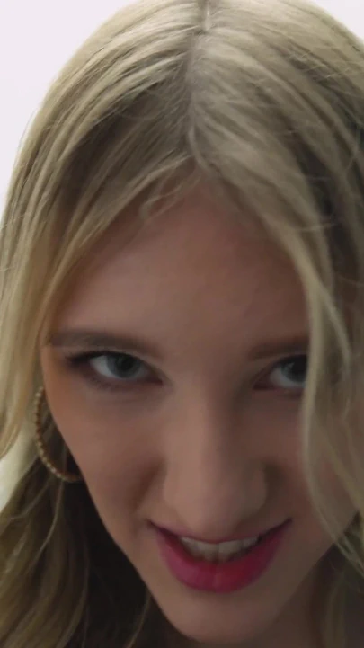 Alışveriş melodisi ve kızla edepsiz bir üçlü sekse dönüşüyor | Klip 1