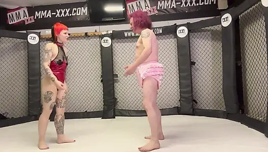 Pvc üvey anne mma kafesinde kadın kılıklıya işkence ediyor - uyluk kontrolü ve aşağılama