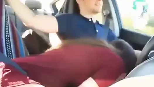 Araba sürerken emen sevimli kız #qwertasd