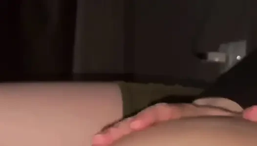 Genç kızın içine boşalıyor - partide sınıf arkadaşının içine boşalıyor