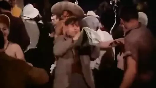 Klasik - kostüm partisinde üstsüz dans (28-10-1962)