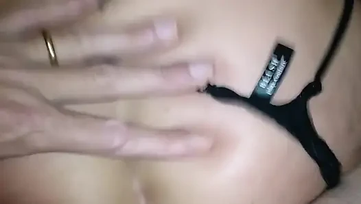 Tüm deliklerimi sik lütfen!