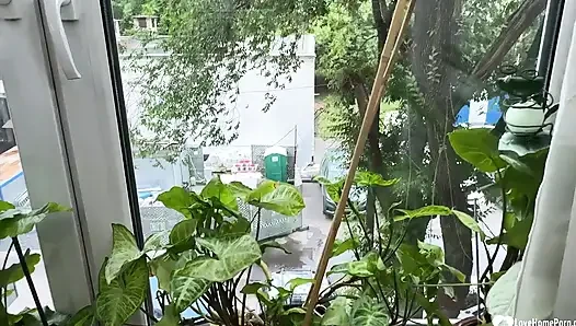 Mutfakta havluyla sakso çekiyor çıplak sarışın ev hanımı yarak emiyor