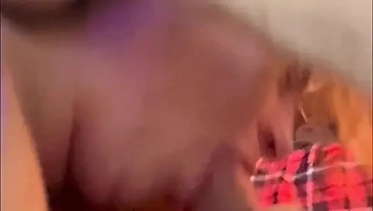 Üvey babaya sakso çekiyor ve yumruklanıyor