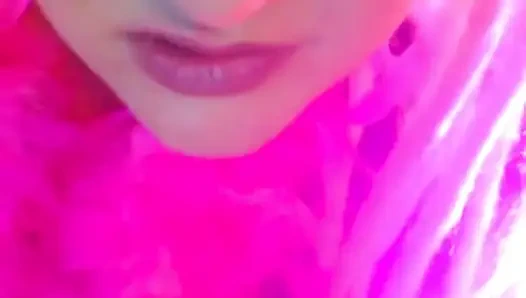 Elimde boşal ve küçük kadın kılıklı bir kaltak gibi sürtün