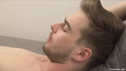 Ataman paul'ün kesilmemiş sikini emmeyi seviyor