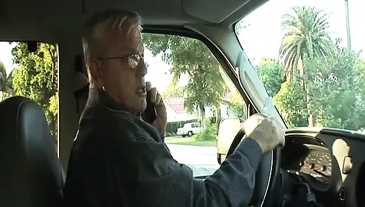 Seksi sarışın ally ann 69s baş aşağı ve büyük bir yarağa biniyor