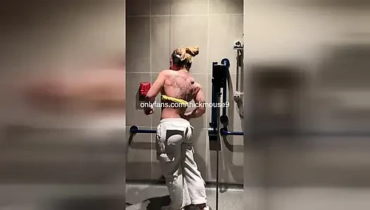 Eyvah! Bakire amcık yanlışlıkla instagramda teşhir ediyor