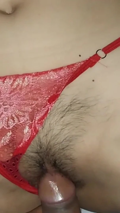 Ateşli 19 yaşındaki latin kız sevgilisi amını görebilmesi ve içine girebilmesi için külotunu bir kenara bırakıyor. | Klip 1