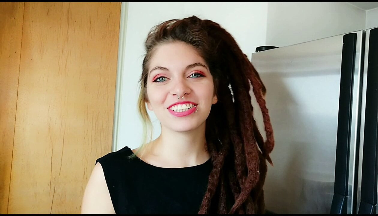 Clio hazırlıklı 7 cumshot buz küpü ile sperm kokteyli içiyor