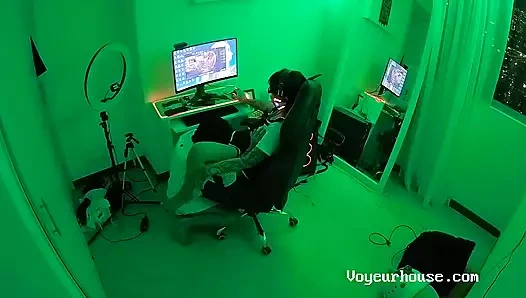 April ve Nyx - kız öğrenci amcığını yalıyor