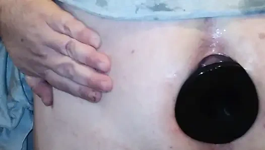 Büyük zenci yarağı şişman kadın kılıklı götünü genişletiyor