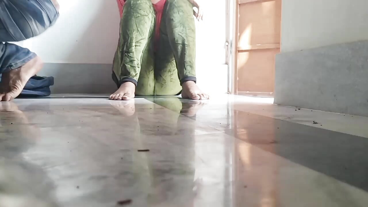 Hintli gerçek kız arkadaş sınıfta kimse yokken gerçek erkek arkadaşıyla yarak