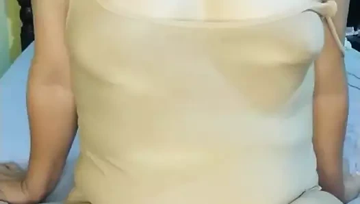 Onu parmakladığımda ilk kez başka bir kadınla birlikte olduğumu itiraf ediyorum.